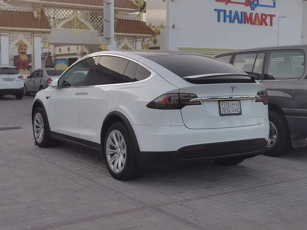 Tesla Model X with Saudi plates that was spotted outside Dragon City Mall in Bahrain. This Tesla was likely imported from the UAE since Tesl
