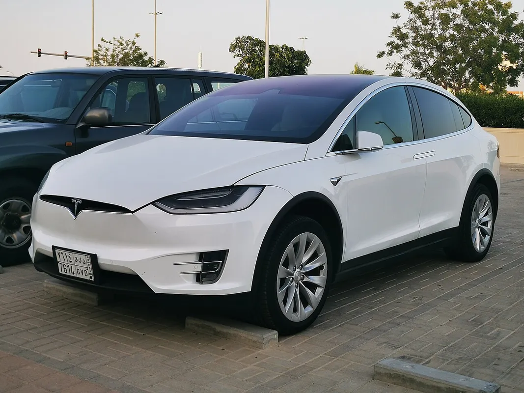 Tesla Model X with Saudi plates that was spotted outside Dragon City Mall in Bahrain. This Tesla was likely imported from the UAE since Tesl