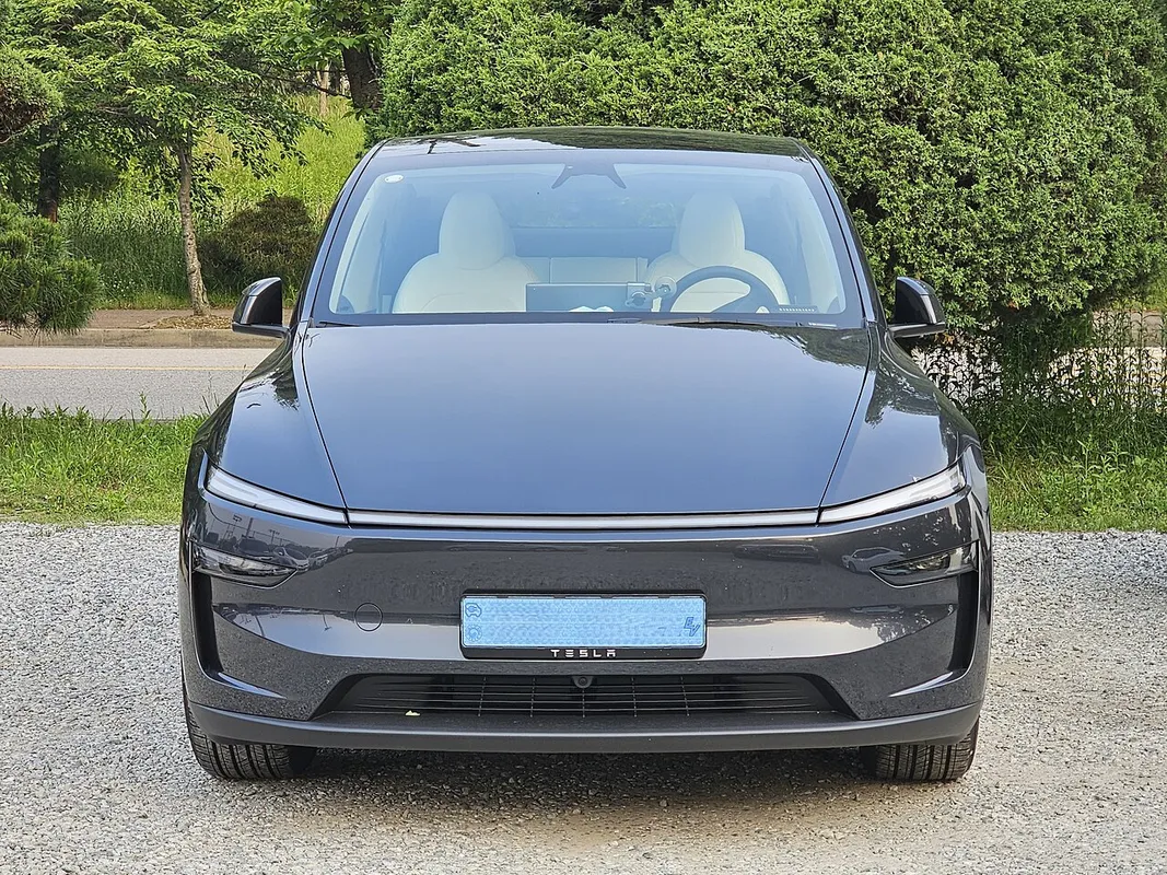 Tesla Model Y Juniper in stealth grey
